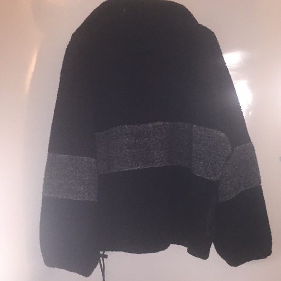 Unisex pullover sweater size large - Picture 3 of 4